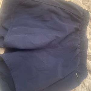 Navy athletic shorts
Size Xs/S